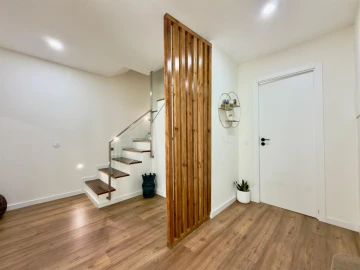 Moradia T5 para Venda em Santo Antonio dos Olivais