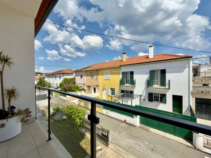 Moradia T5 para Venda em Santo Antonio dos Olivais Foto 16