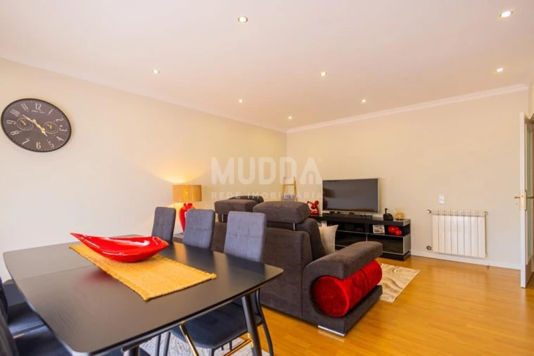 Apartamento T2 para Venda em Nogueira da Regedoura Foto 2