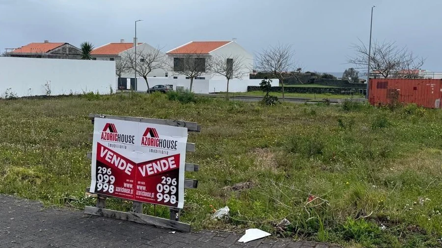Terreno para Venda em Rosto do Cão (Livramento)