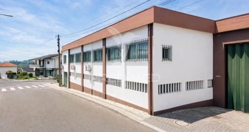 Armazém para Venda em Escapães