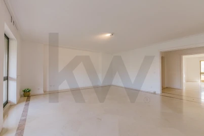 Apartamento T4 para Venda em Avenidas Novas