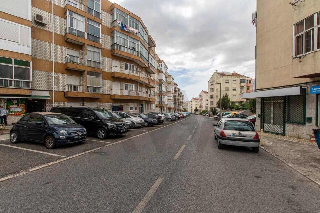 Apartamento T1 para Venda em Póvoa de Santo Adrião e Olival Basto Foto 18