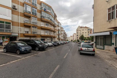 Apartamento T1 para Venda em Póvoa de Santo Adrião e Olival Basto