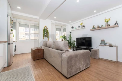 Apartamento T1 para Venda em Póvoa de Santo Adrião e Olival Basto