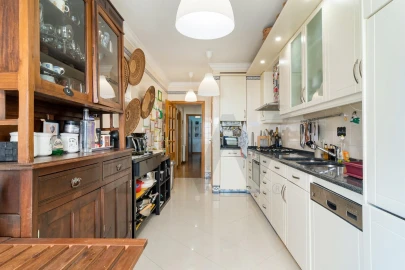 Apartamento T3 para Venda em Carcavelos e Parede