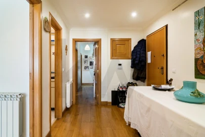 Apartamento T3 para Venda em Carcavelos e Parede