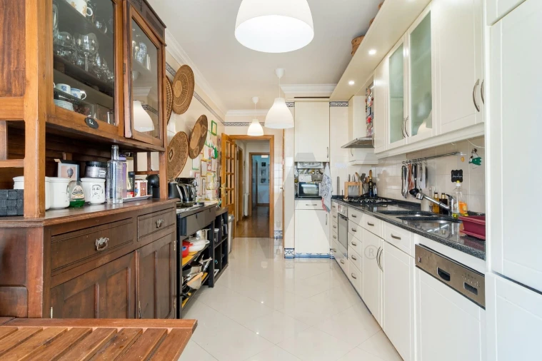 Apartamento T3 para Venda em Carcavelos e Parede Foto 7