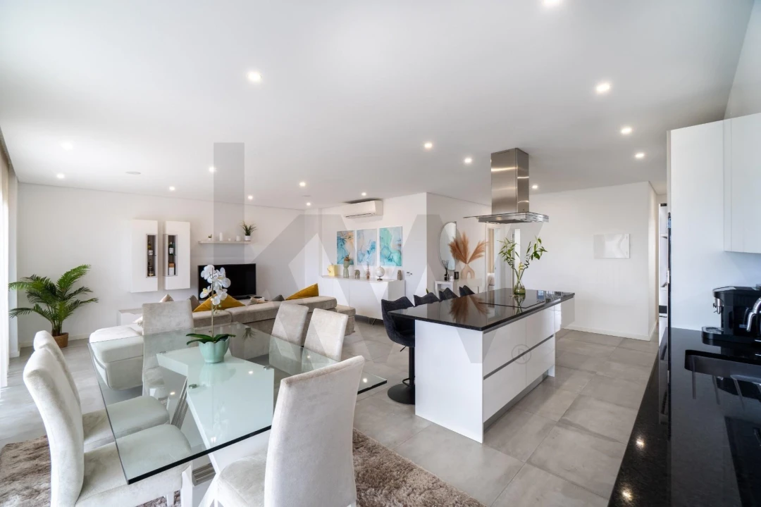 Apartamento T3 para Venda em Faro (Sé e São Pedro) Foto 1