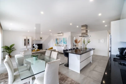 Apartamento T3 para Venda em Faro (Sé e São Pedro)