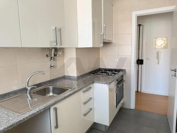 Apartamento T1 para Arrendamento em Campo de Ourique