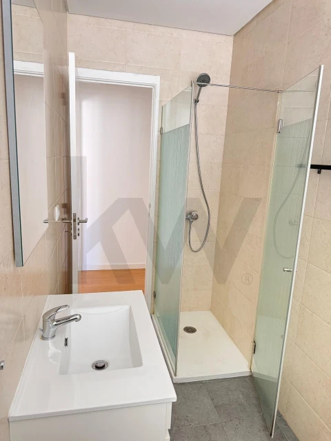 Apartamento T1 para Arrendamento em Campo de Ourique