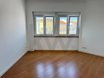 Apartamento T1 para Arrendamento em Campo de Ourique