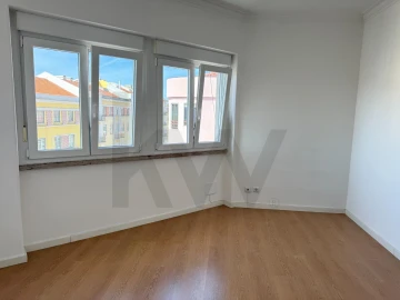 Apartamento T1 para Arrendamento em Campo de Ourique