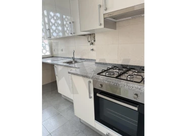 Apartamento T1 para Arrendamento em Campo de Ourique