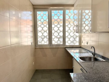Apartamento T1 para Arrendamento em Campo de Ourique