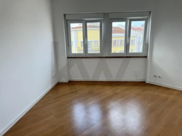 Apartamento T1 para Arrendamento em Campo de Ourique