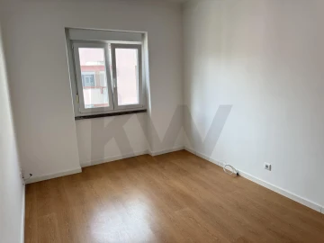 Apartamento T1 para Arrendamento em Campo de Ourique