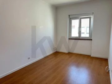 Apartamento T1 para Arrendamento em Campo de Ourique