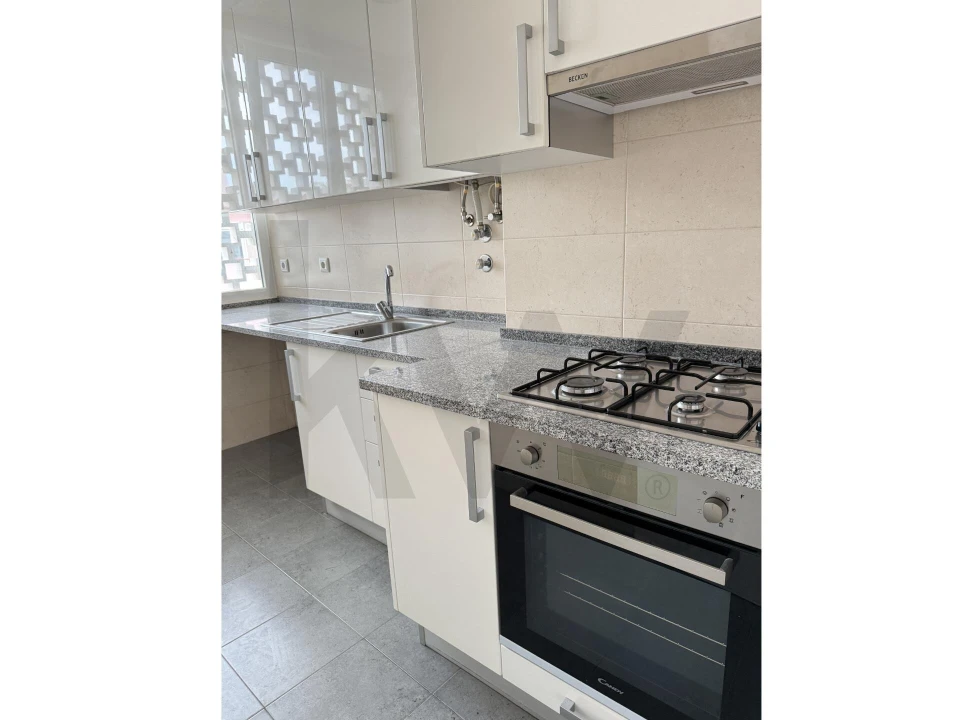 Apartamento T1 para Arrendamento em Campo de Ourique Foto 11