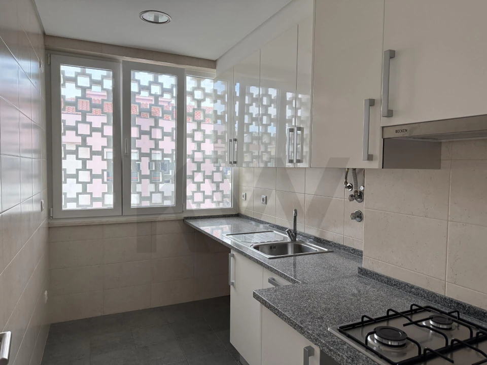 Apartamento T1 para Arrendamento em Campo de Ourique Foto 9