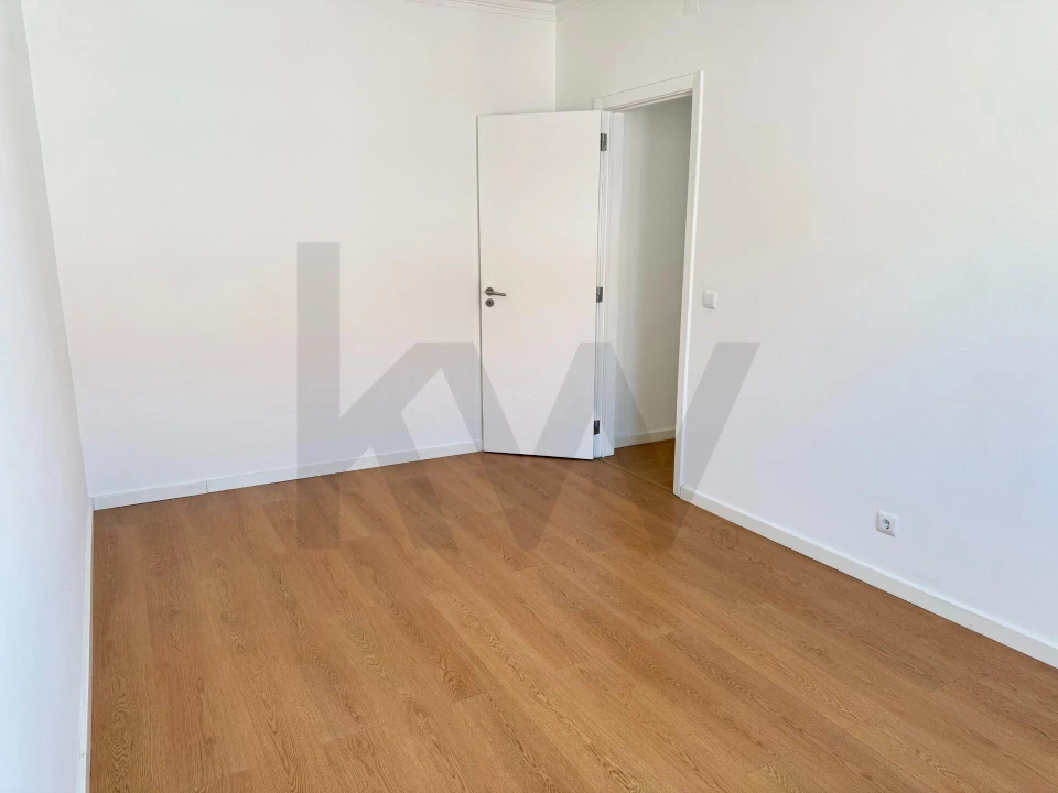 Apartamento T1 para Arrendamento em Campo de Ourique Foto 17
