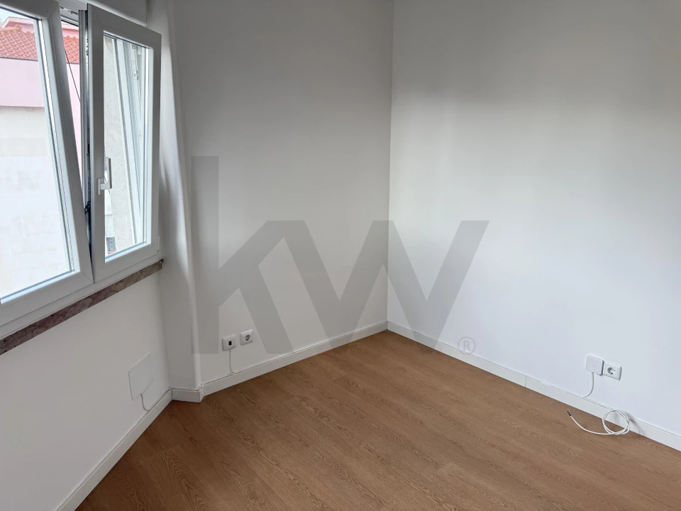 Apartamento T1 para Arrendamento em Campo de Ourique Foto 4