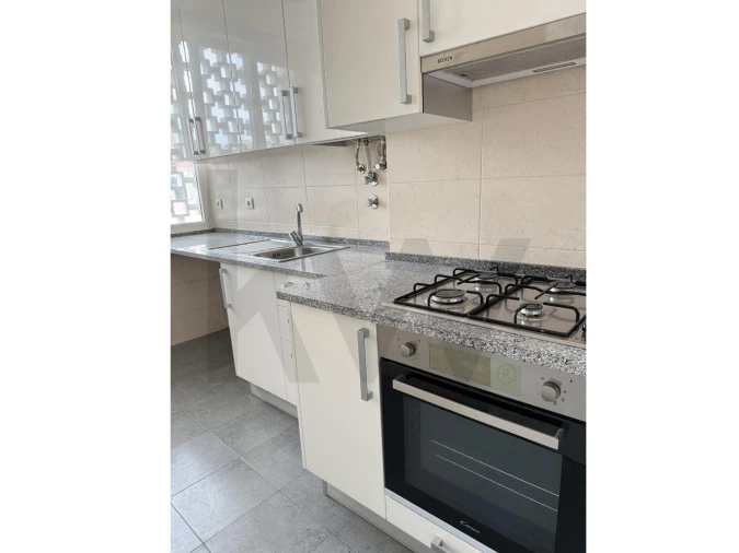 Apartamento T1 para Arrendamento em Campo de Ourique Foto 11