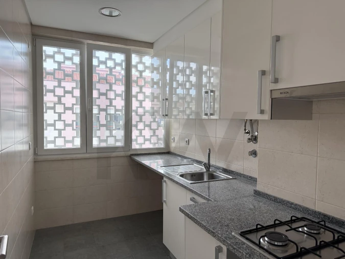 Apartamento T1 para Arrendamento em Campo de Ourique Foto 9