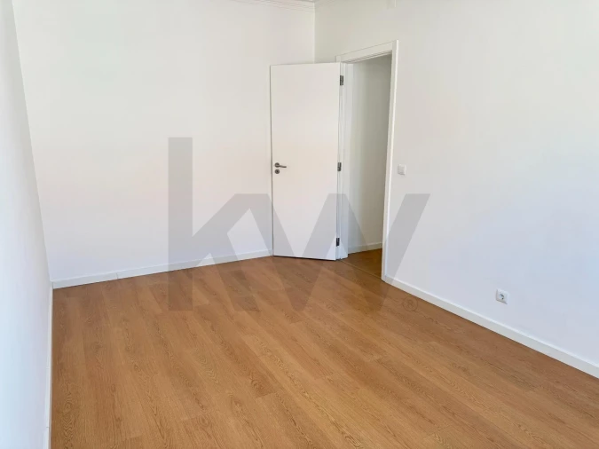 Apartamento T1 para Arrendamento em Campo de Ourique Foto 17