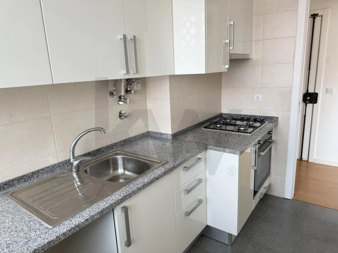 Apartamento T1 para Arrendamento em Campo de Ourique Foto 8