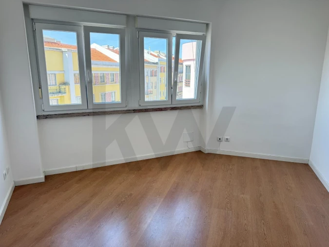 Apartamento T1 para Arrendamento em Campo de Ourique Foto 3