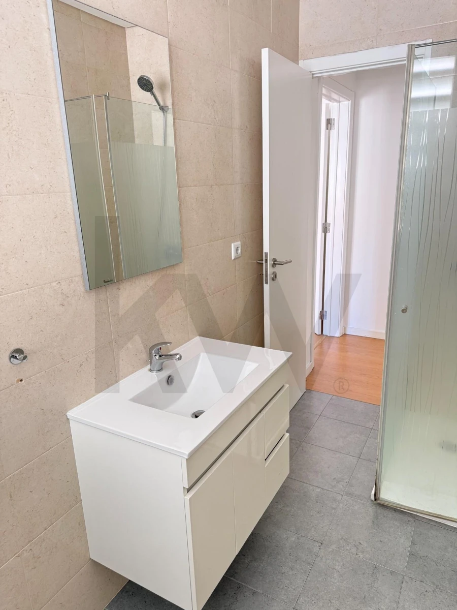 Apartamento T1 para Arrendamento em Campo de Ourique Foto 14