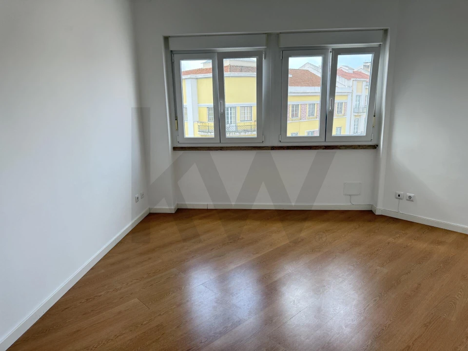 Apartamento T1 para Arrendamento em Campo de Ourique Foto 1