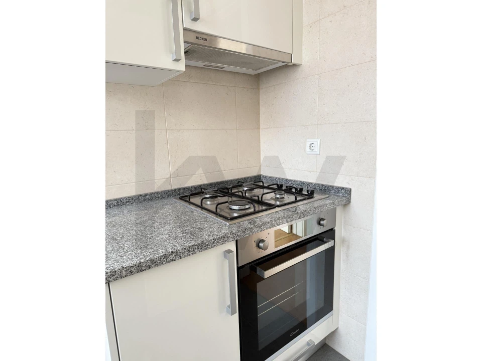 Apartamento T1 para Arrendamento em Campo de Ourique Foto 10