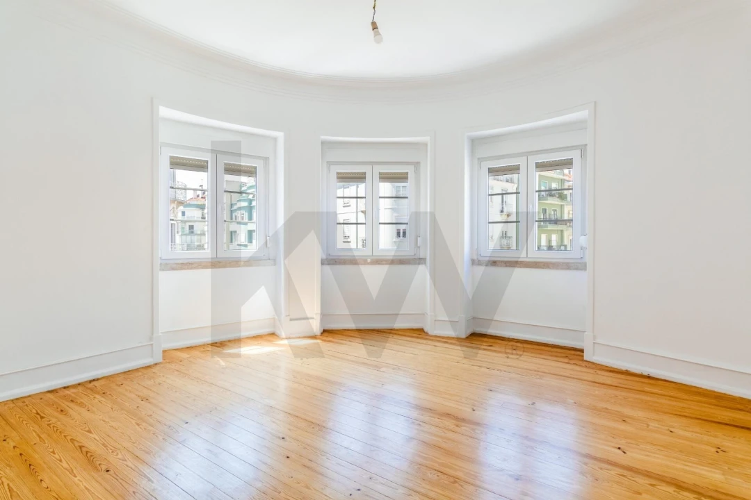 Apartamento T3 para Arrendamento em Campo de Ourique Foto 2