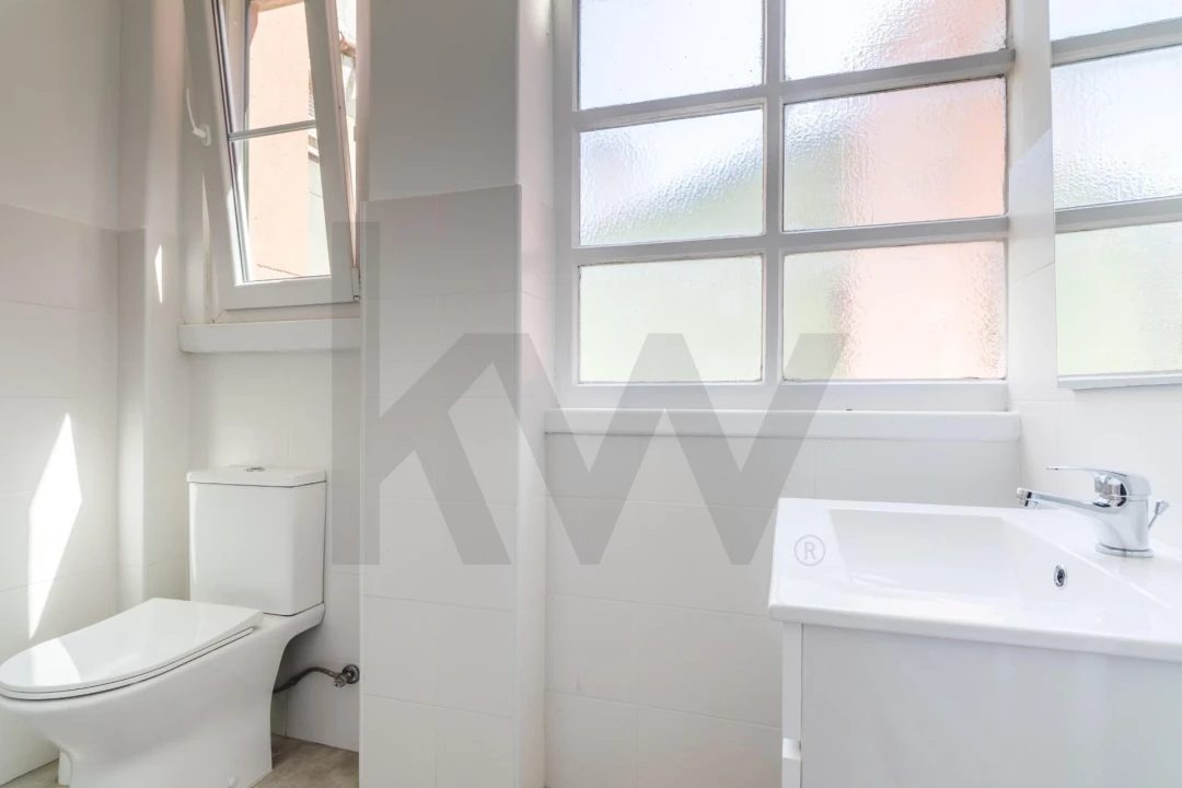 Apartamento T3 para Arrendamento em Campo de Ourique Foto 18