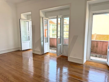 Apartamento T3 para Arrendamento em Campo de Ourique
