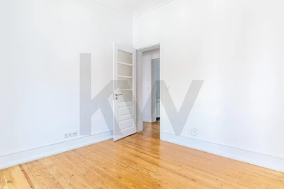 Apartamento T3 para Arrendamento em Campo de Ourique