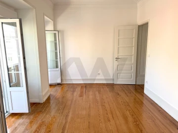 Apartamento T3 para Arrendamento em Campo de Ourique