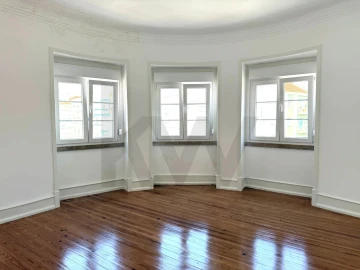 Apartamento T3 para Arrendamento em Campo de Ourique