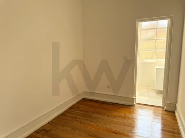 Apartamento T3 para Arrendamento em Campo de Ourique