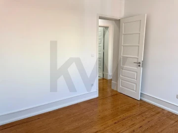 Apartamento T3 para Arrendamento em Campo de Ourique