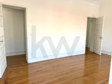 Apartamento T3 para Arrendamento em Campo de Ourique