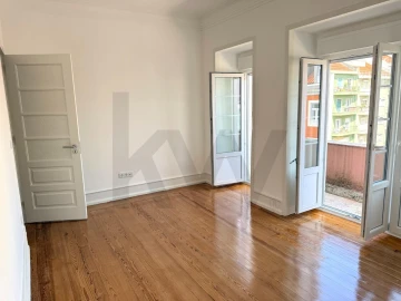 Apartamento T3 para Arrendamento em Campo de Ourique