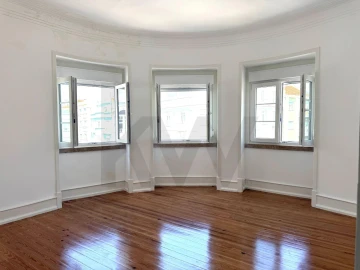 Apartamento T3 para Arrendamento em Campo de Ourique