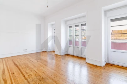 Apartamento T3 para Arrendamento em Campo de Ourique