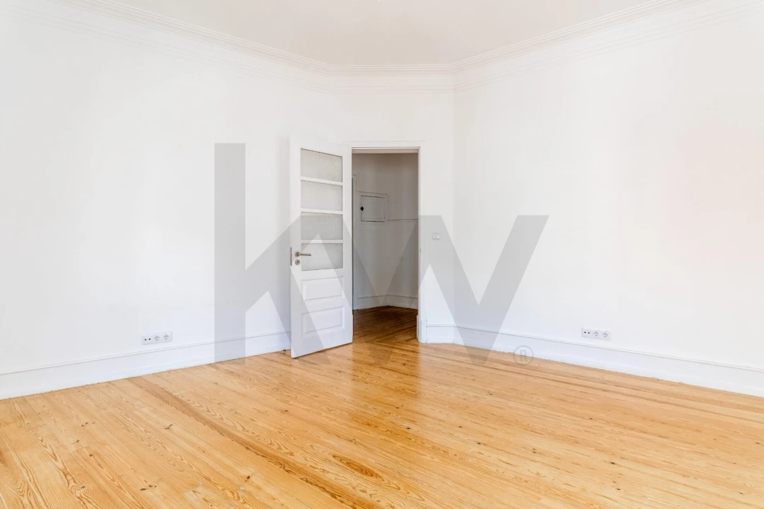 Apartamento T3 para Arrendamento em Campo de Ourique Foto 1