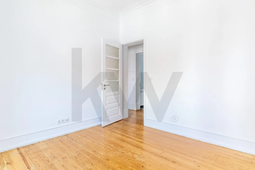 Apartamento T3 para Arrendamento em Campo de Ourique Foto 12