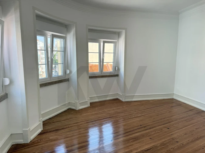Apartamento T3 para Arrendamento em Campo de Ourique Foto 4
